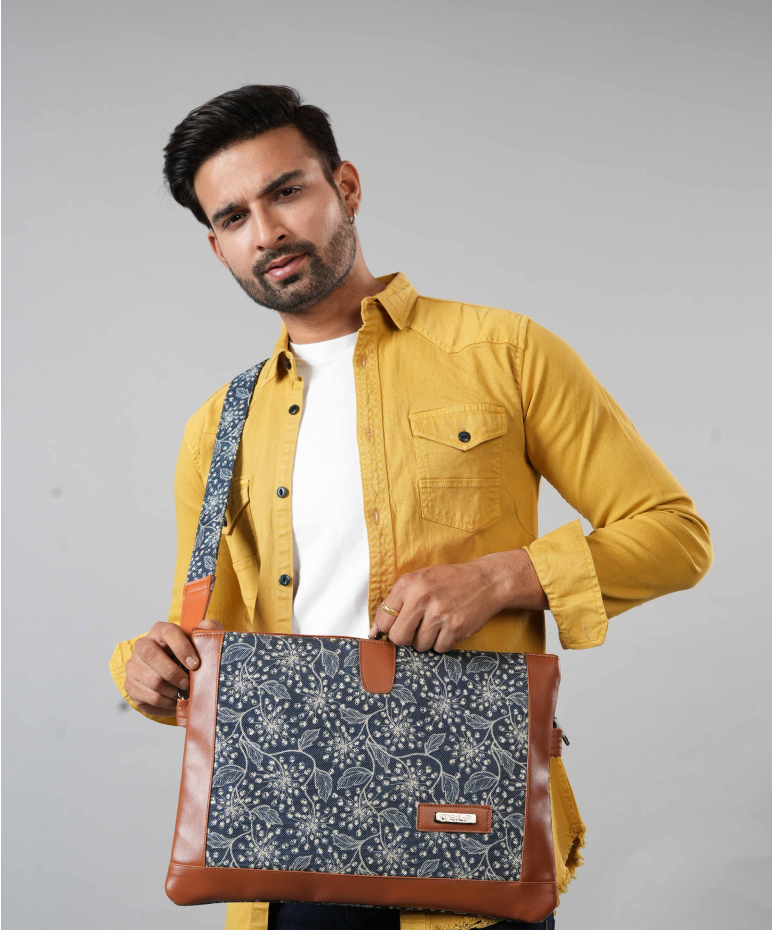 Handcrafted Jute Laptop Sleeve - Eco-Friendly Protection for Modern Professionals